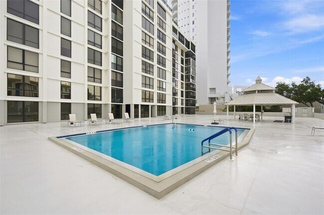 Building Photo - 707 S Gulfstream Ave
