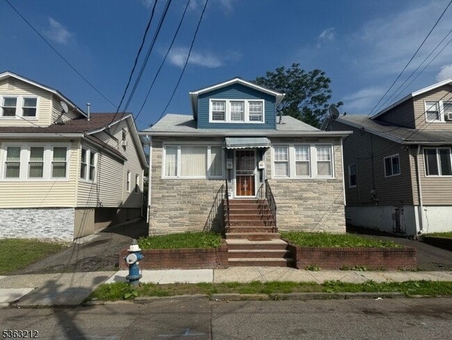 Primary Photo - 284 Isabella Ave