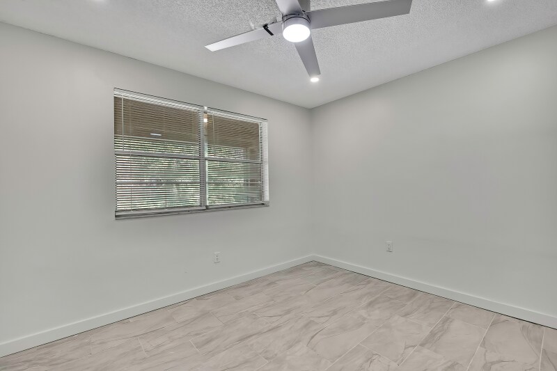 Building Photo - 10931 W Tidewater Cir