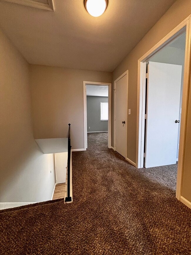 Building Photo - Newly Renovated 2 bedroom 1.5 bath townhou...