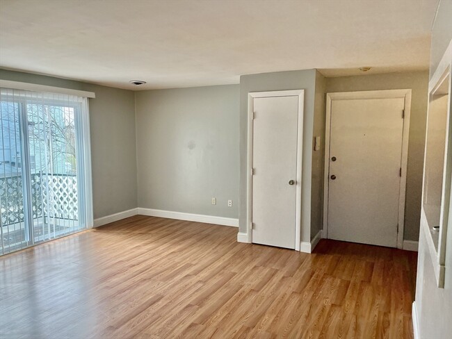 Building Photo - 225 Danforth St