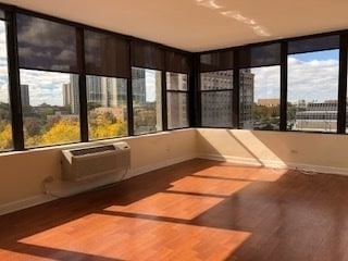 Building Photo - 345 E Eastgate Pl
