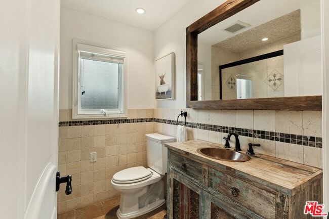 Building Photo - 7426 W 82nd St