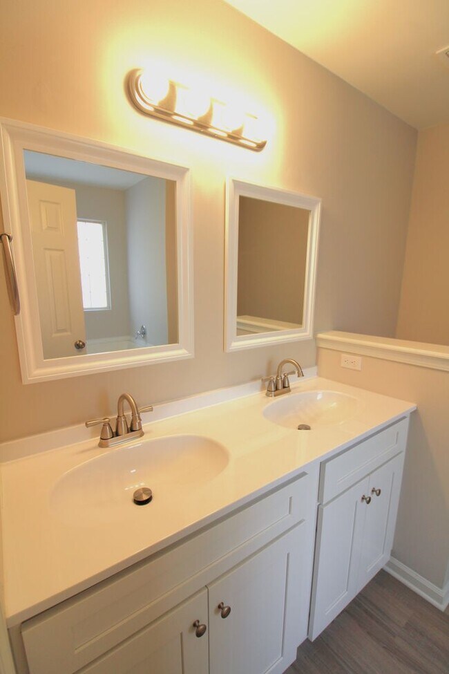 Building Photo - Fully Remodeled 3 Bedroom home with a garage!
