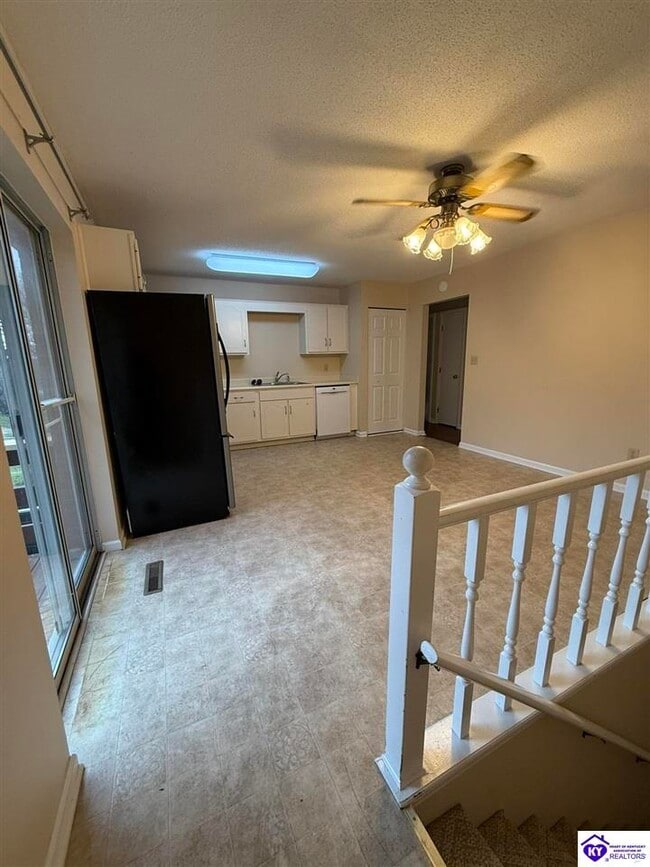 Building Photo - 114 Monroe St