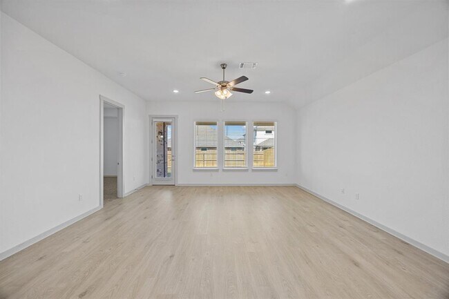 Building Photo - 400 Deerpath St