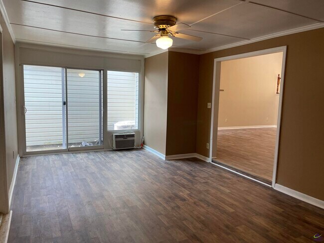 Building Photo - 104 Williamsburg Ave