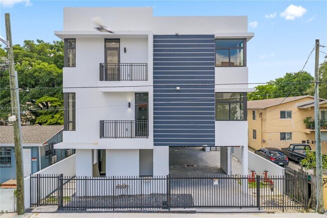 Primary Photo - 526 SW 2nd St