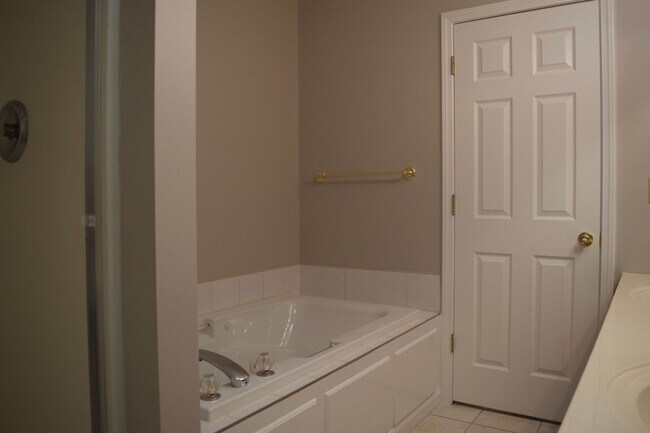 Building Photo - Great 3 Bed 2 Bath House In Ashland MO!