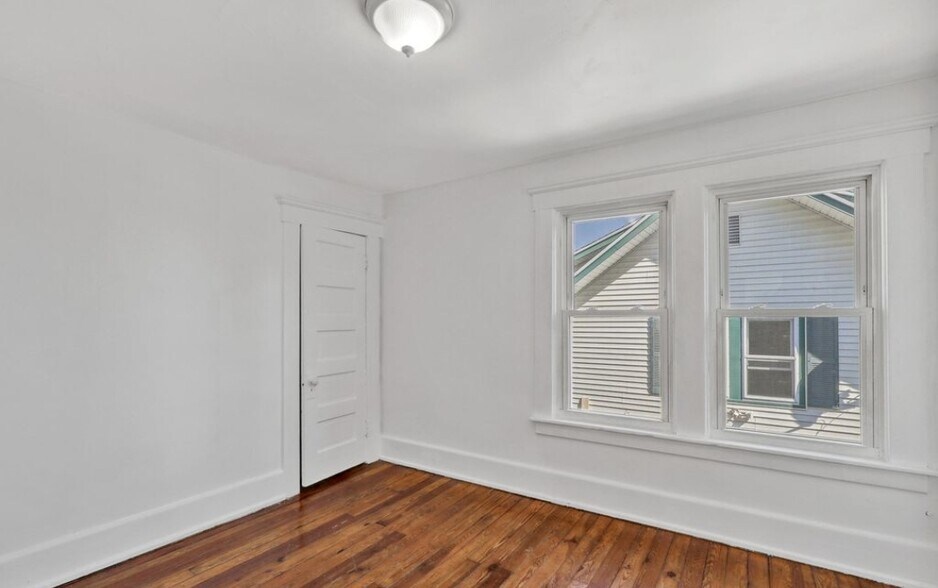 Building Photo - 1404 Linval St