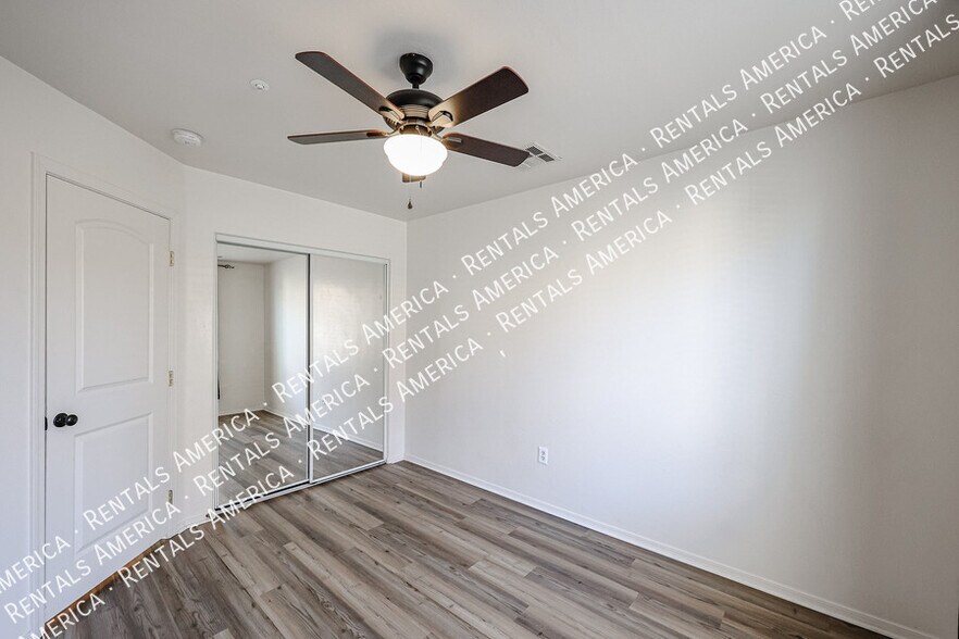 Building Photo - 4057 E Windsor Dr