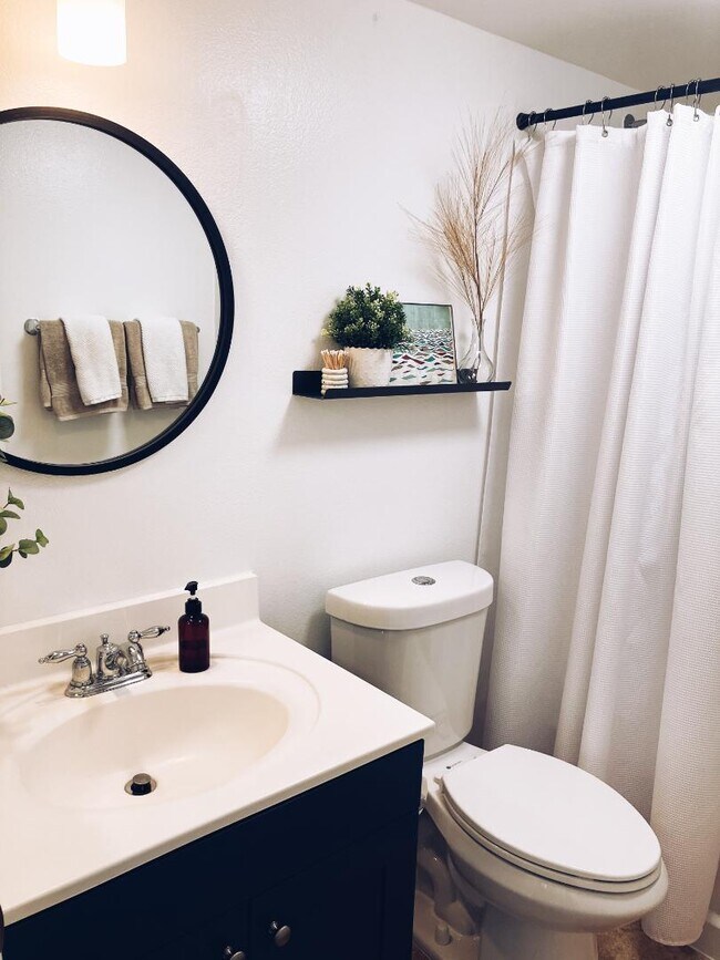 Building Photo - 3504 Shoreline Bluff Ln