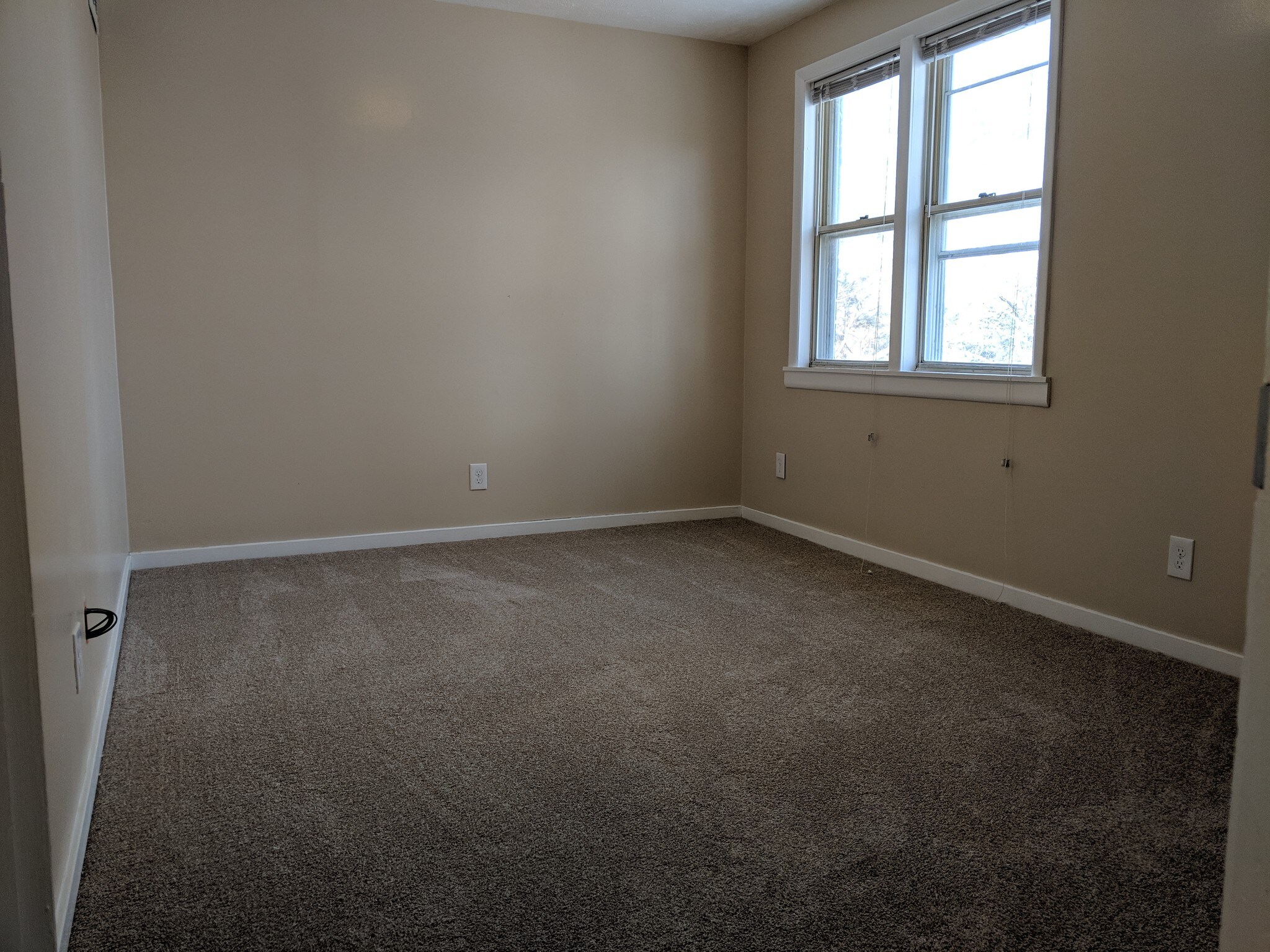Building Photo - 186 Juniper Dr