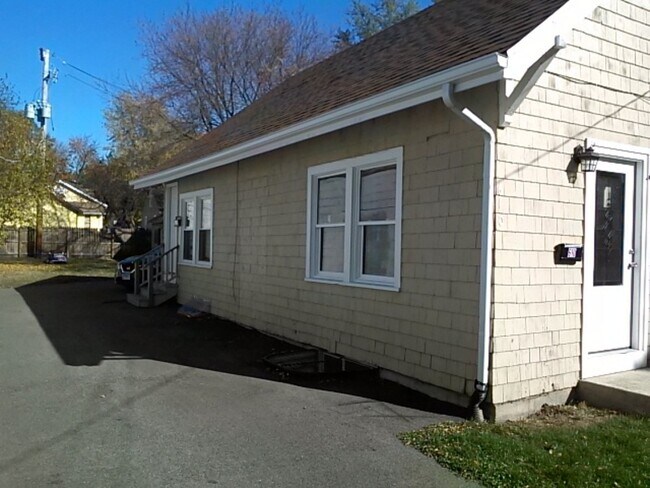 Building Photo - 608-610 Cooper Ave