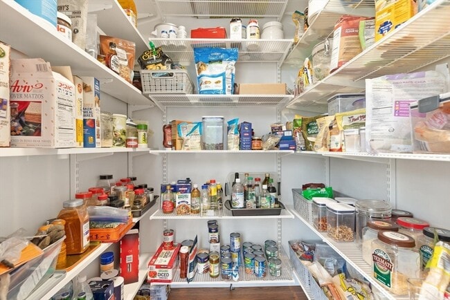 Building Photo - 25 Saddle Club Rd