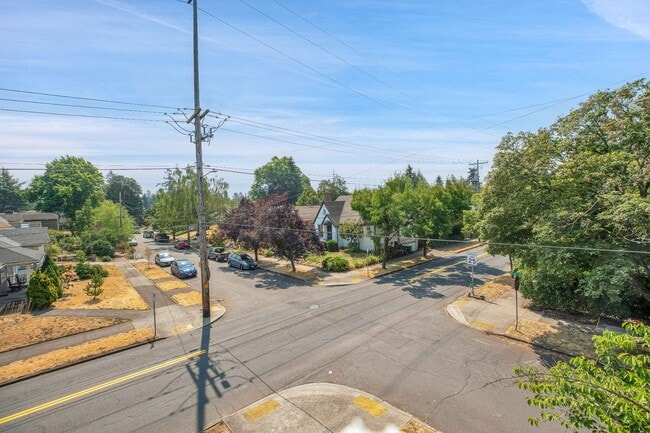 Building Photo - Urban Modern 5 Bedrooms, 3 1/2 Bathrooms, ...
