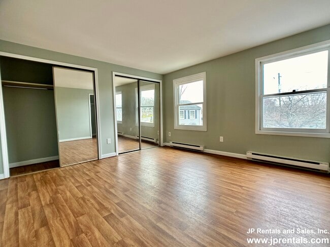 Building Photo - 638 Canterbury St