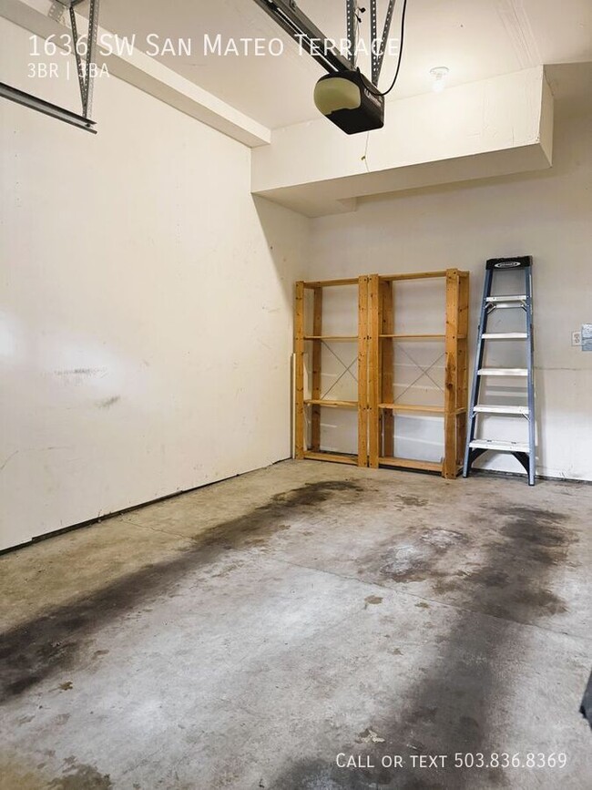 Building Photo - 1636 SW San Mateo Terrace