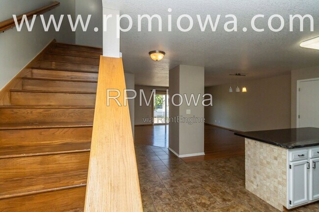 Building Photo - 770 SE Harper Dr