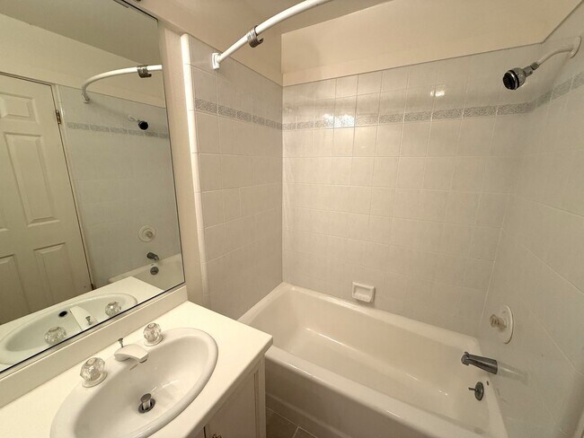 Building Photo - CRAFTSMAN STYLE TWO STORY 2BD/2.5BA END UN...
