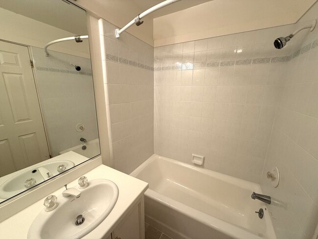 Building Photo - CRAFTSMAN STYLE TWO STORY 2BD/2BA END UNIT...