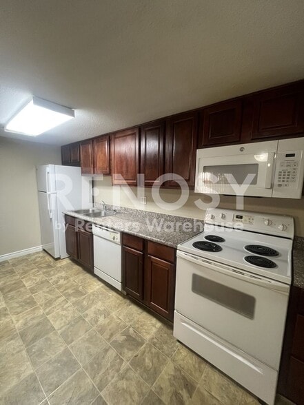 Building Photo - 5026 River Glen Dr