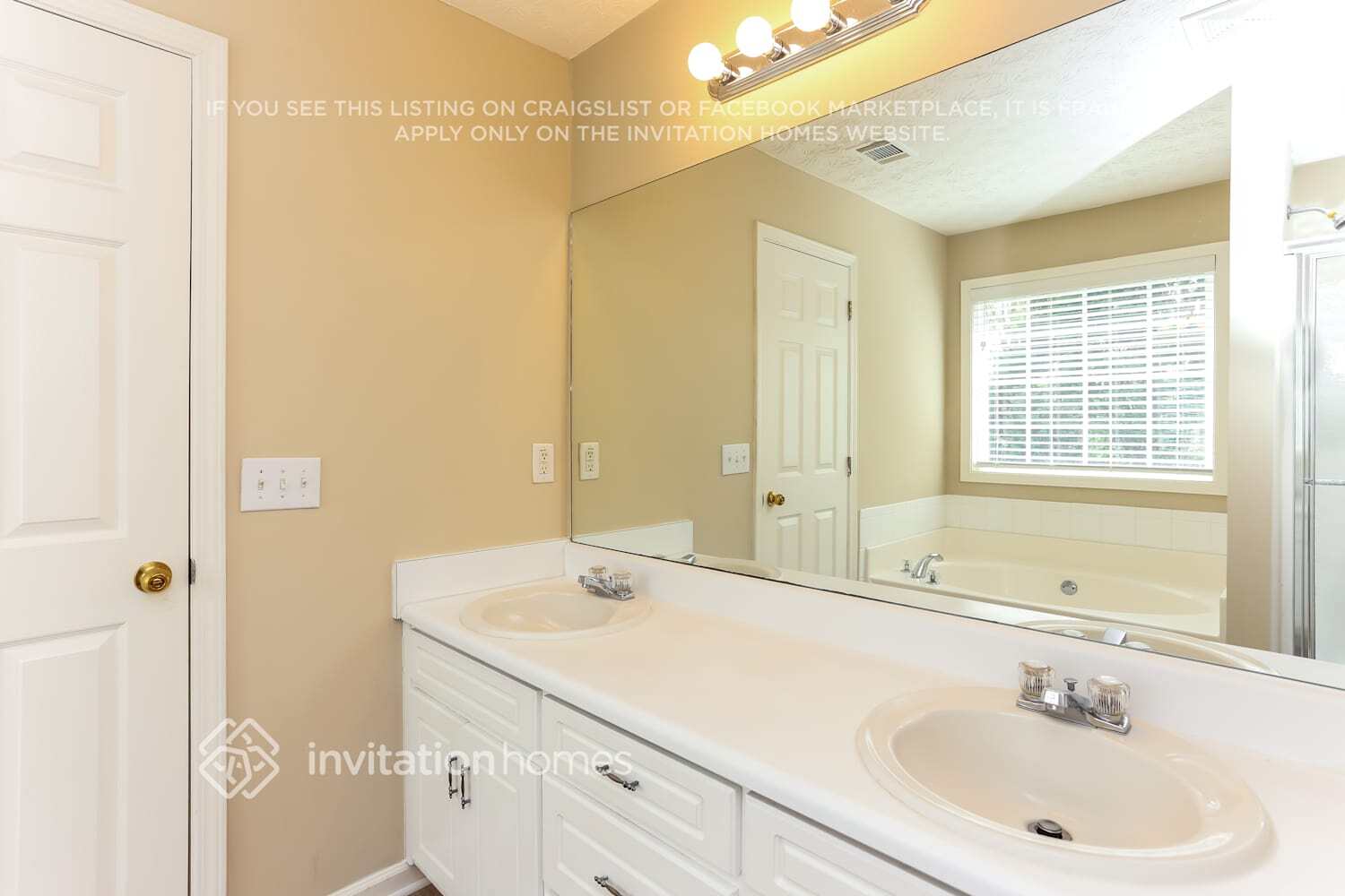 Building Photo - 220 Lake Valley Dr SW