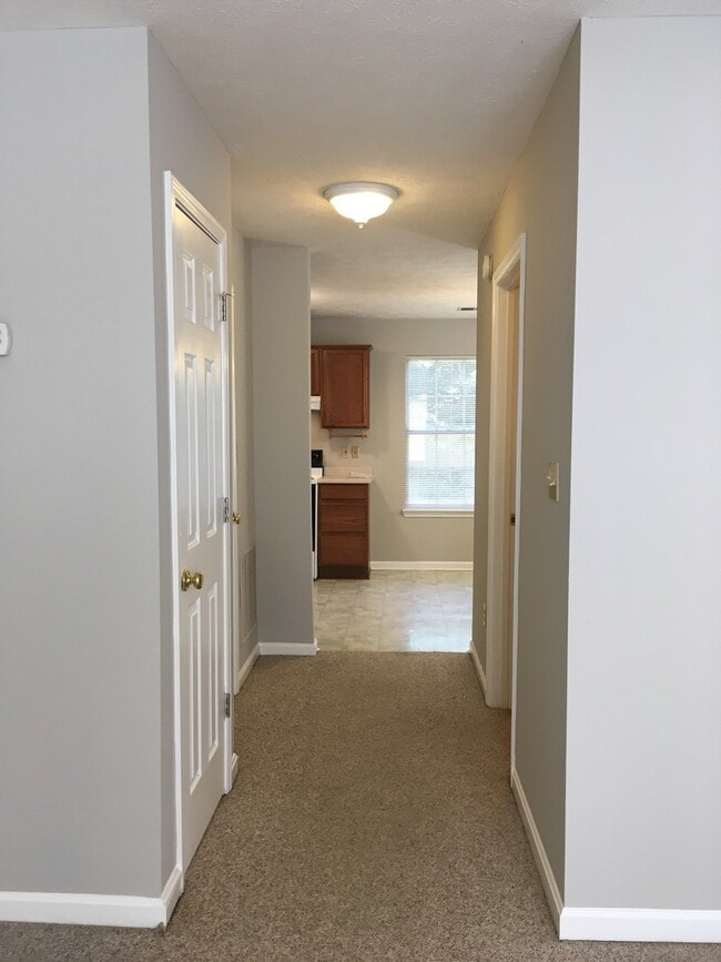 Building Photo - Lovely Townhouse! Fresh Paint, New Carpet, All Electric!  W/D Included, Privacy Fenced Backyard