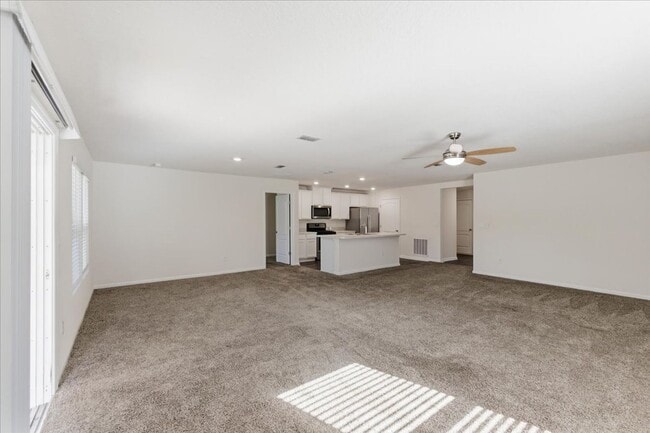 Building Photo - Welcome to this beautiful 3-bedroom, 2-bathroom home located in the heart of Bunnell!!