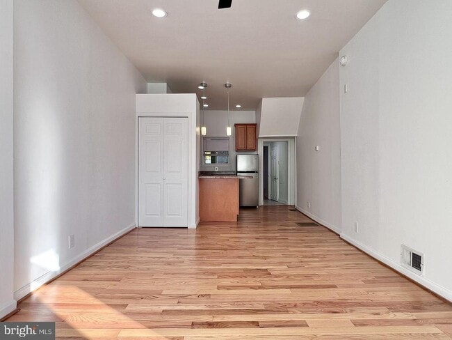 Building Photo - 511 S 15th St