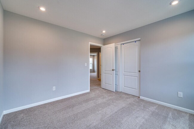 Building Photo - 1744 Ardennes Oak Dr
