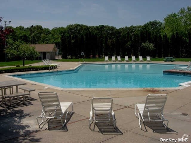 Building Photo - 199 Pointe Cir N