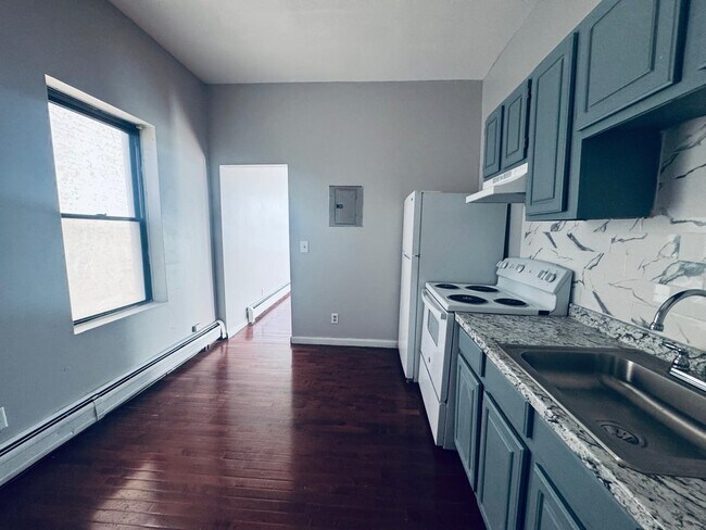 Building Photo - 66 Tuers Ave