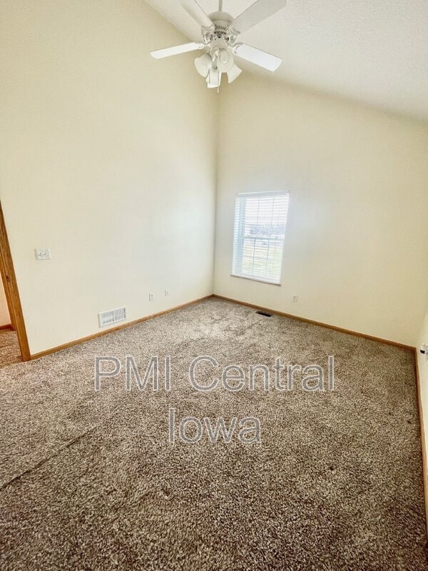 Building Photo - 1262 SE Village View Ln