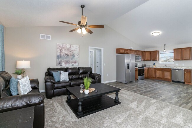 Building Photo - 10 W Persimmon Dr