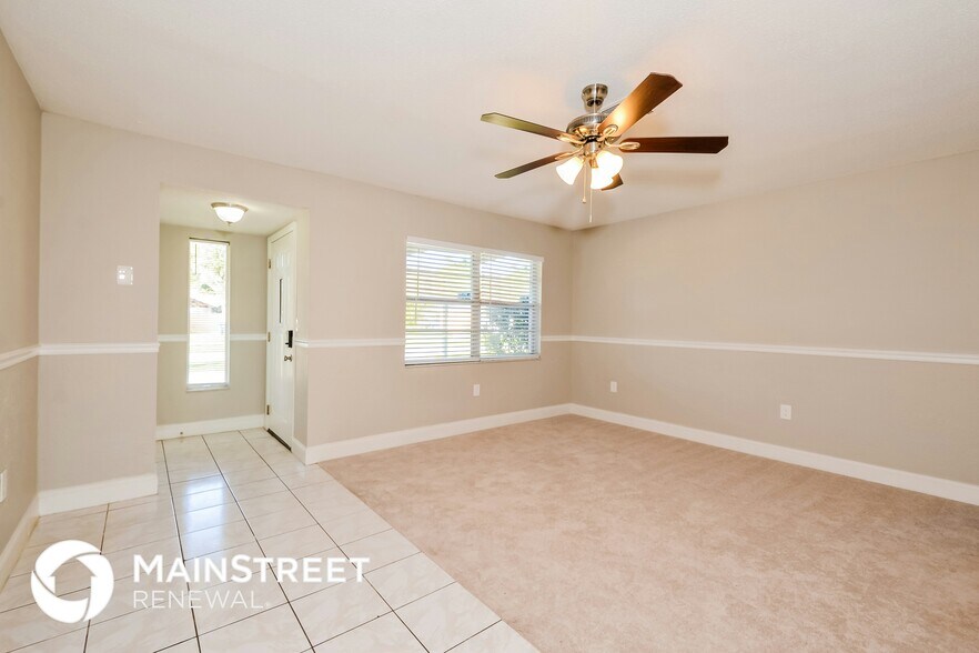 Building Photo - 2426 Pinehurst St