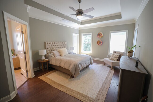 Building Photo - Upscale Living in Village Walk