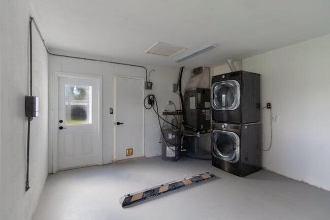 Building Photo - 4330 NE 13th Ave