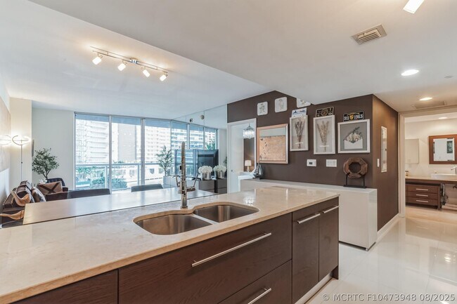 Building Photo - 475 Brickell Ave