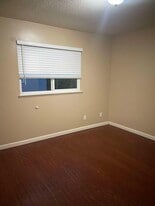Building Photo - 1364 Hobart Dr