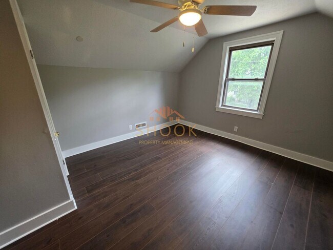 Building Photo - 205/207 S 6th St