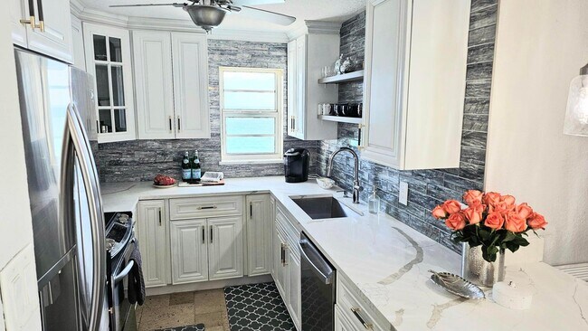 Primary Photo - 4511 S Ocean Blvd
