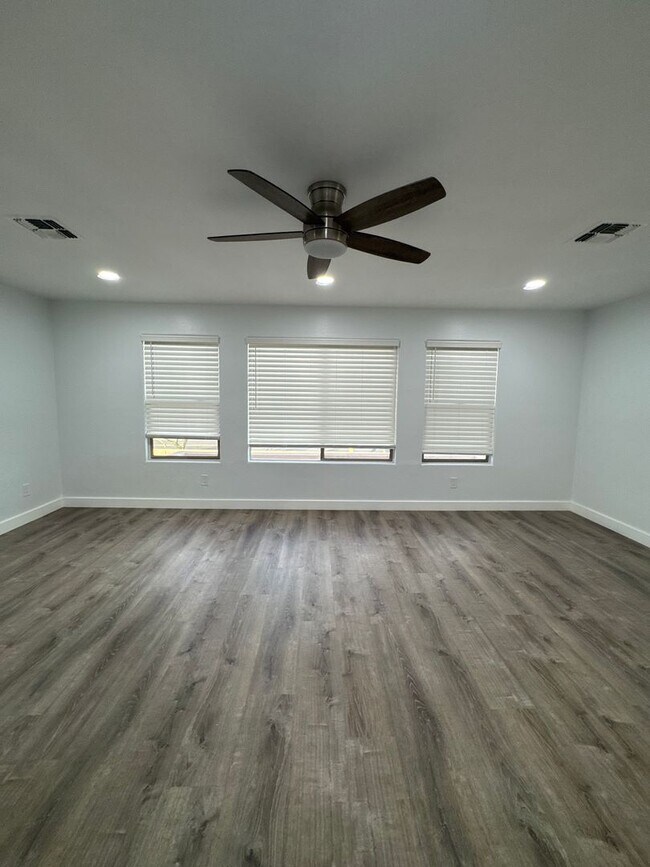 Building Photo - 29855 N 71st Dr