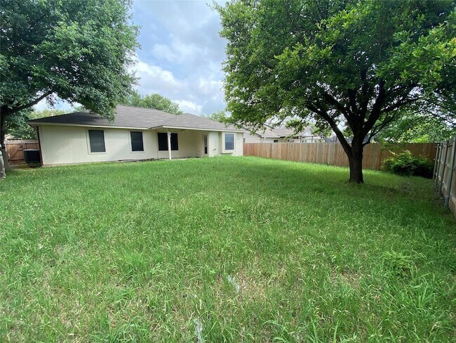 Building Photo - 2402 Hallie Ln