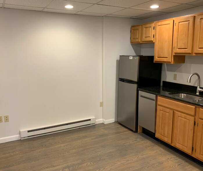 Building Photo - 61 Park Dr