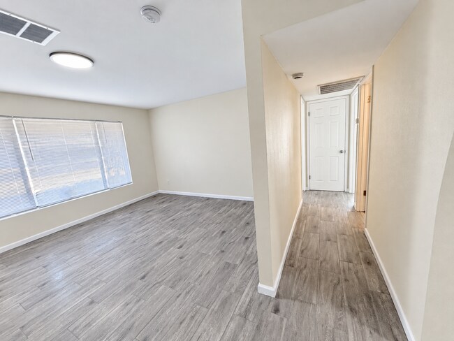 Building Photo - 6518 N 61st Dr