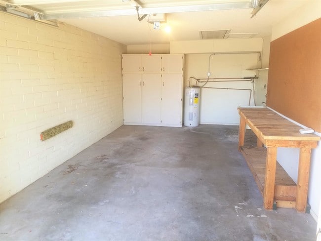 Building Photo - 9609 W Cinnabar Ave