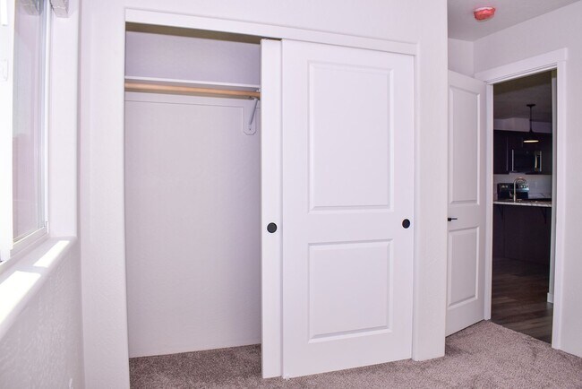 Building Photo - 1981 Sky Park Dr