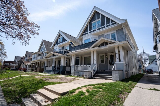 Building Photo - 2943 N Maryland Ave