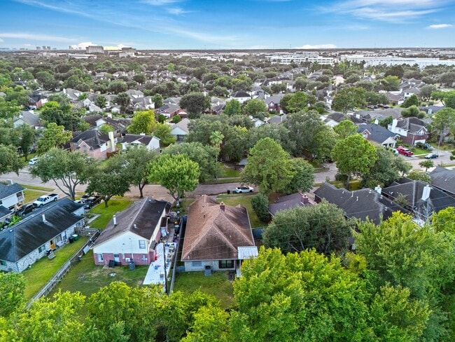Building Photo - 5102 E Pagewick Dr